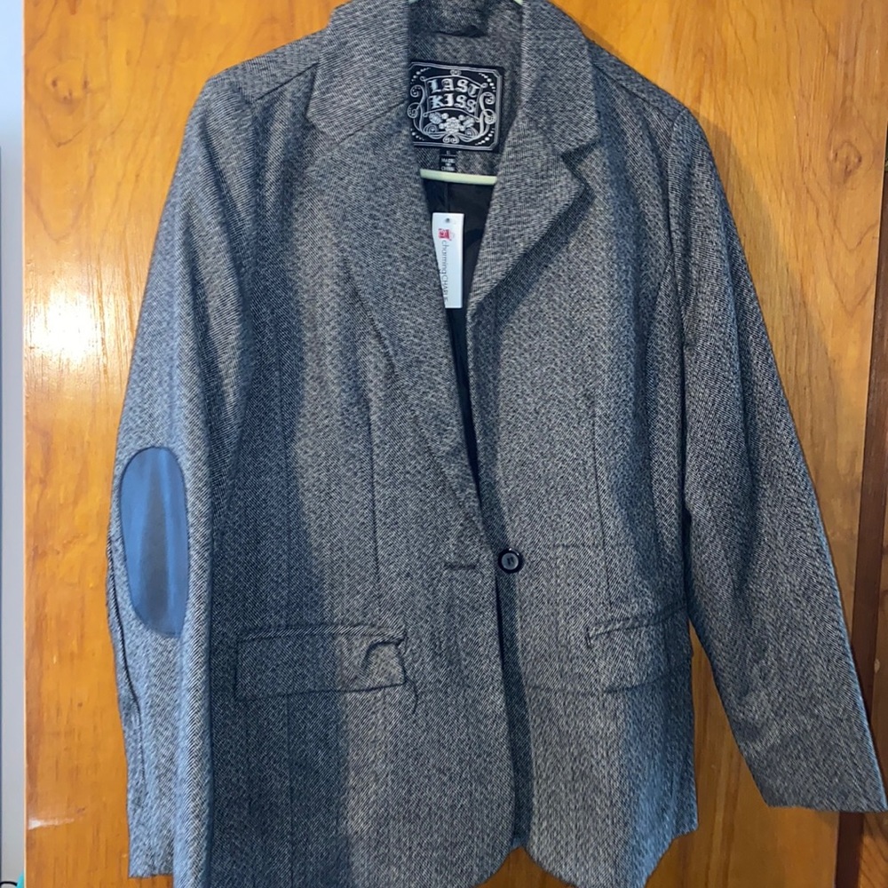 Junior’s blazer with faux leather elbow patch on sleeves.